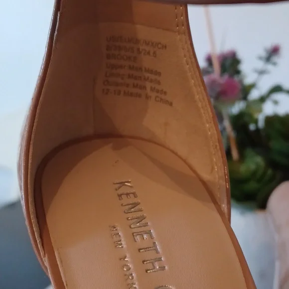 Kenneth Cole sz 8 Beige gold trim sole 4 inch open toe Ankle Strap Heel - Picture 5 of 10